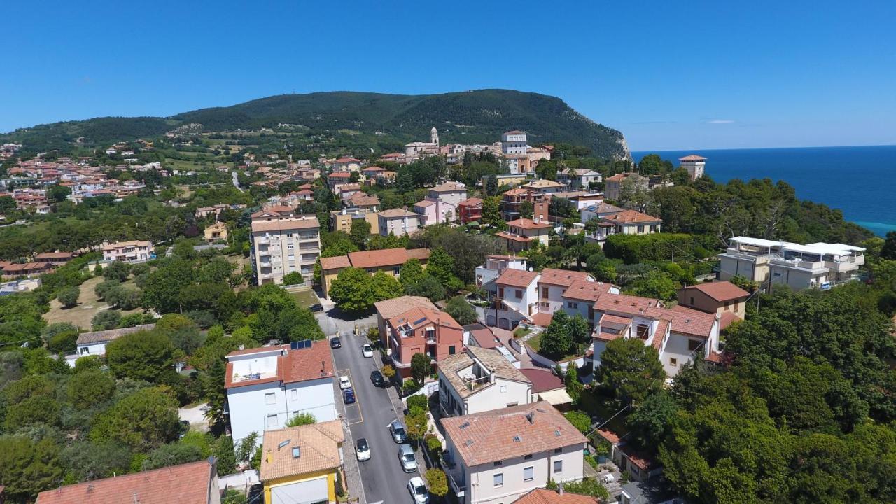 Amare Sirolo Bed & Breakfast Екстериор снимка